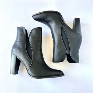 Penny loves Kenny Elegant Black Ankle Boots
Approximately 3.5 Inches